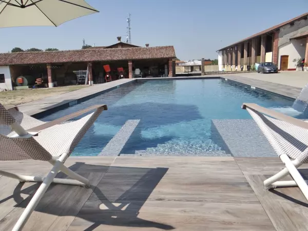 budowa basenu płytka drewnopodobna