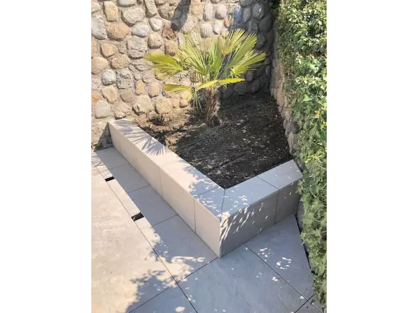 Gres tarasowy Colosseo Barge ułożony przy basenie