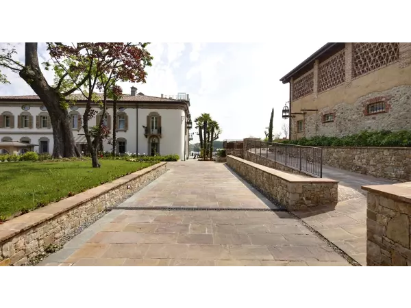 dróżka z piaskowca