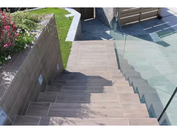 płytka tarasowa drewniana na schody