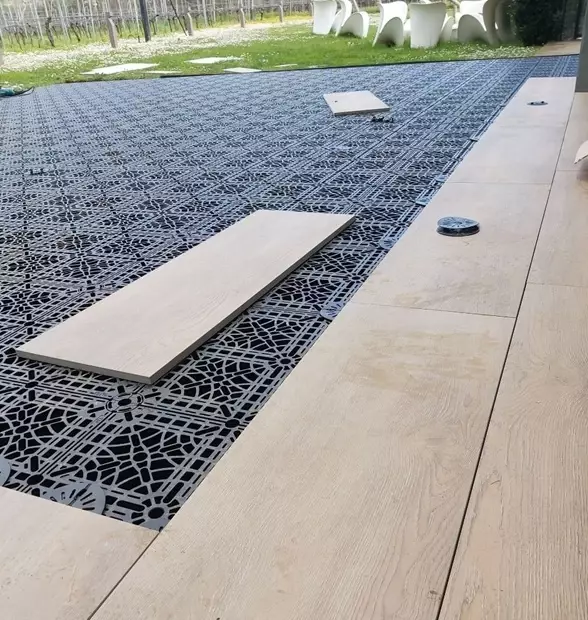 układanie płytek na tarasie wentylowanym leaf plat