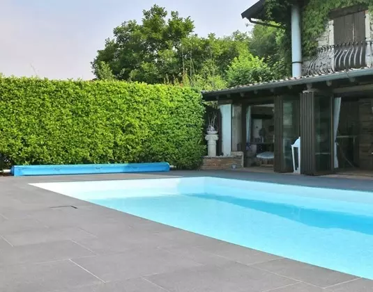 Czy płytki na tarasie się nagrzewają